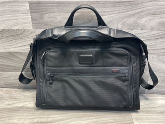 A1 Hawk – Tumi Alpha 2 Slim Deluxe (A1D017373)
