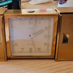 Antique SEMCA 7 Jewels Travel Clock in Gold Metal Case keeps PERFECT time
This Semca is truly an elegant clock, a reminder that not so long ago plasti