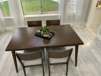 Beautiful Dining table 4 chairs