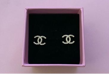 gold earrings
