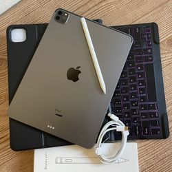 iPad Pro 11” (M1 chip / 2021 model) 3rd Generation 128GB with keyboard case,  pen & Accessories 