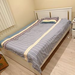 queen bed and matress