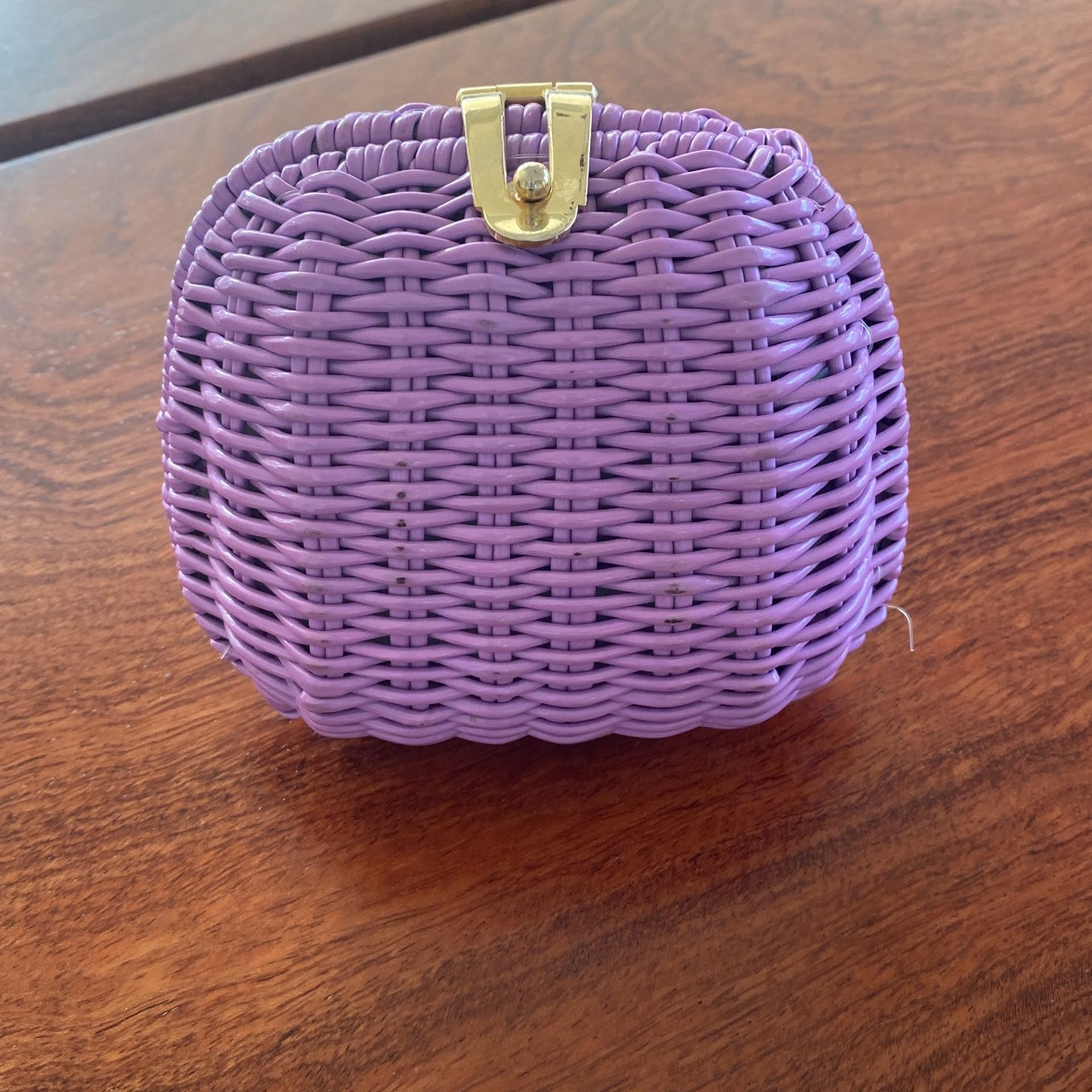 Small, Wicker Purse With Gold Chain