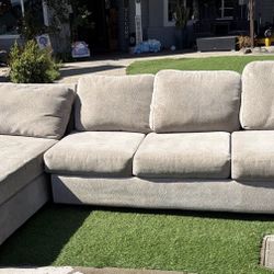Free Large White Sectional With Huge Ottoman