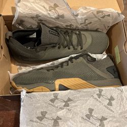 Under Armor Shoes MENS size 10