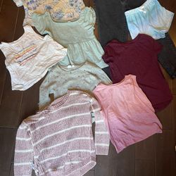 GIRLS LOT OF CLOTHES