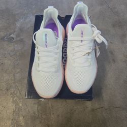 New training shoes for women size 7