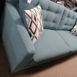 Absolutely Beautiful Nice Couch And Loveseat 