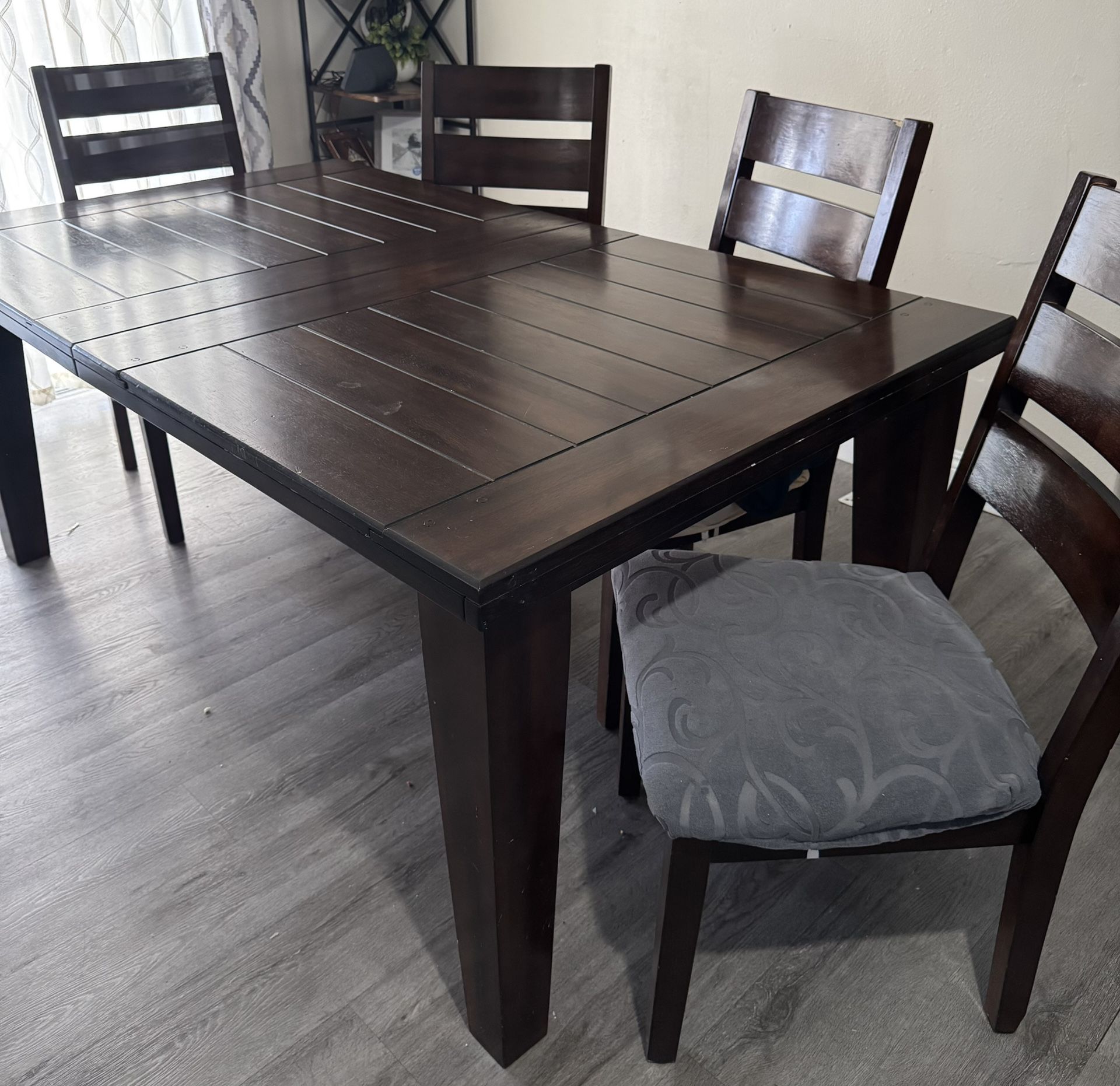 Dinning Table
