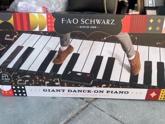 FAO Schwarz Dance on Piano