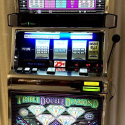 IGT Triple Double Diamond Slot Machine In Excellent Working Condition 