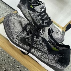 Nike Free Run Flyknit (Size 8)