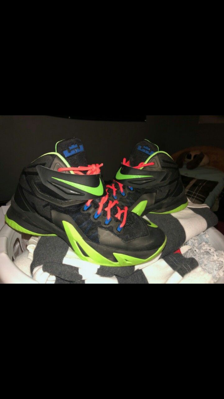 SHOES SIZE 6 AND 6.5