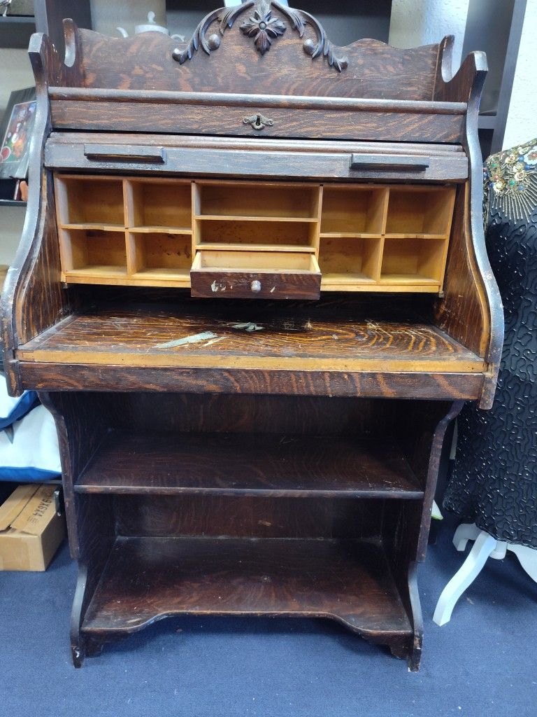 Roll Top Desk: Antique