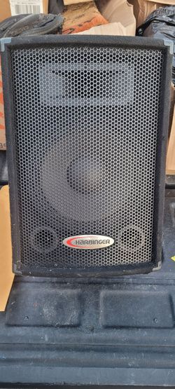 2 Harbinger PA Speaker Cabinet with stands