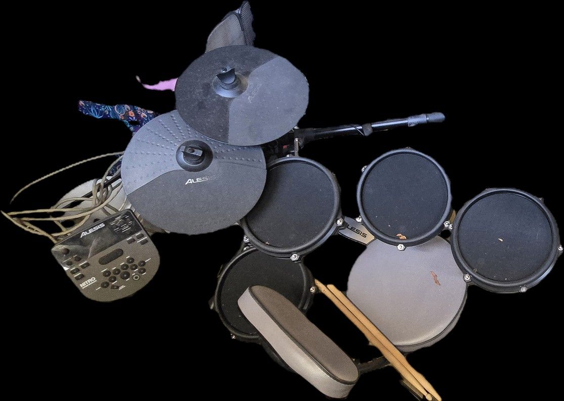Alesis Nitro Max Kit Electric Drum Set with Quiet Mesh Pads, 10" Dual Zone Snare, Bluetooth, 440+ Authentic Sounds, Drumeo, USB MIDI, Kick Pedal