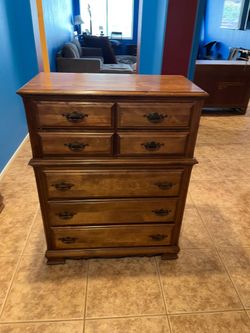 Bedroom furniture set