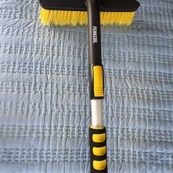 Retractable Snow Brush and Ice Scraper – Extendable Car Snow Removal Tool with Rotating Head