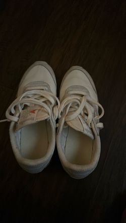 Used Reebok tennis shoes