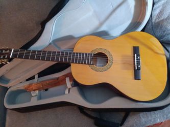 Classical Acoustic Learning Guitar with Case  ***TAKING OFFERS ***