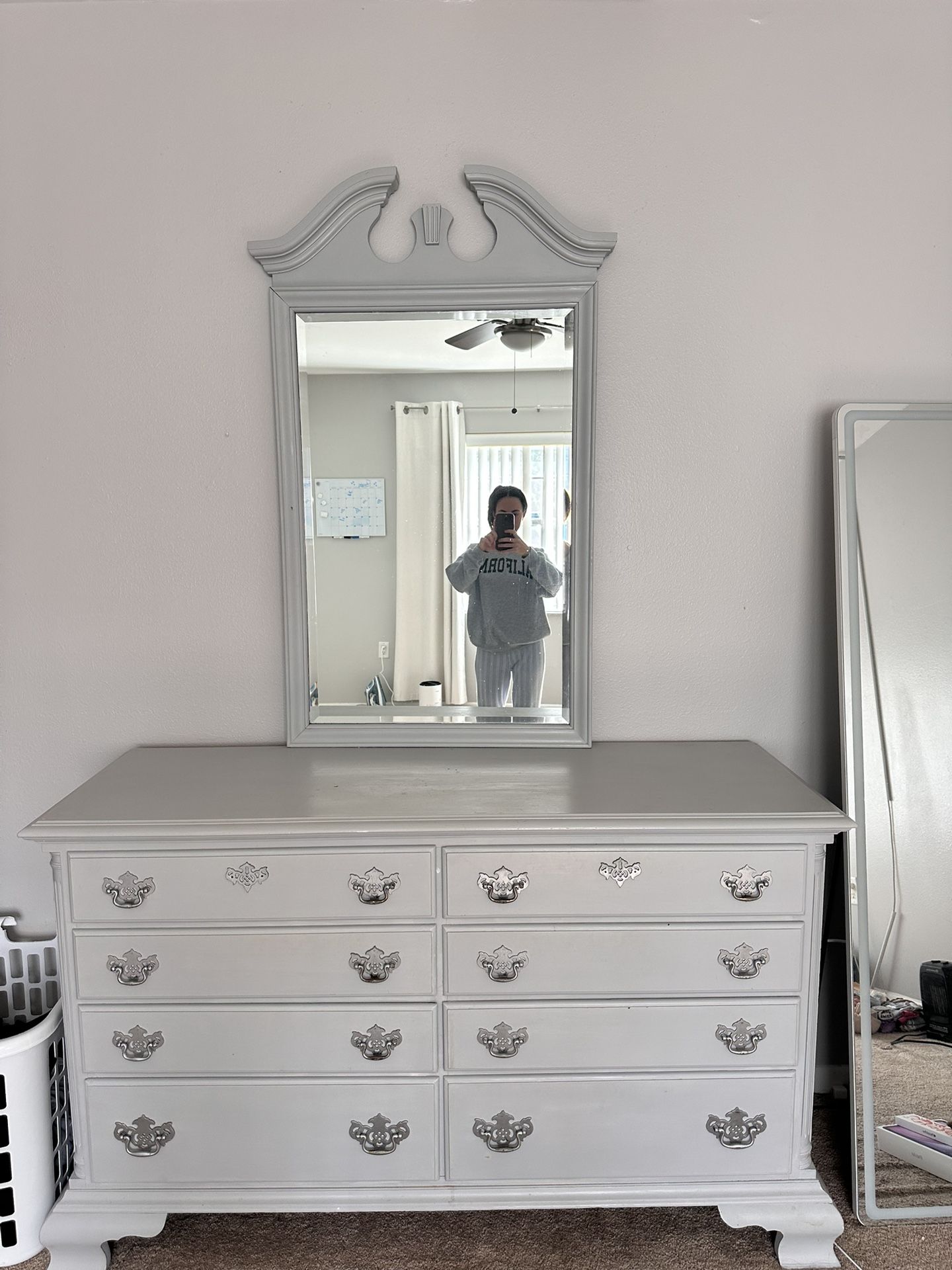 Dresser With Mirror