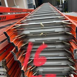 Escaleras de 16 pies de fibra de vidrio doble subida casi nuevas