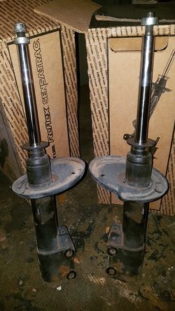 Front struts 2005 Chevy Malibu