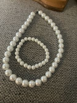 Pearl Necklace And Bracelet 