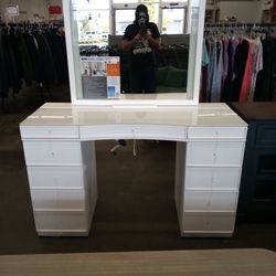 Heidi Vanity 