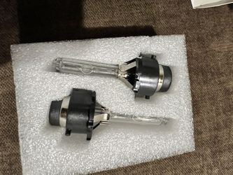 Set Of D2S D2R Xenon Bulbs 6000k Color