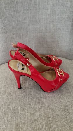 Cute Patent Guess Heels