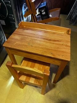 Melissa and Doug kids desk - $60 obo