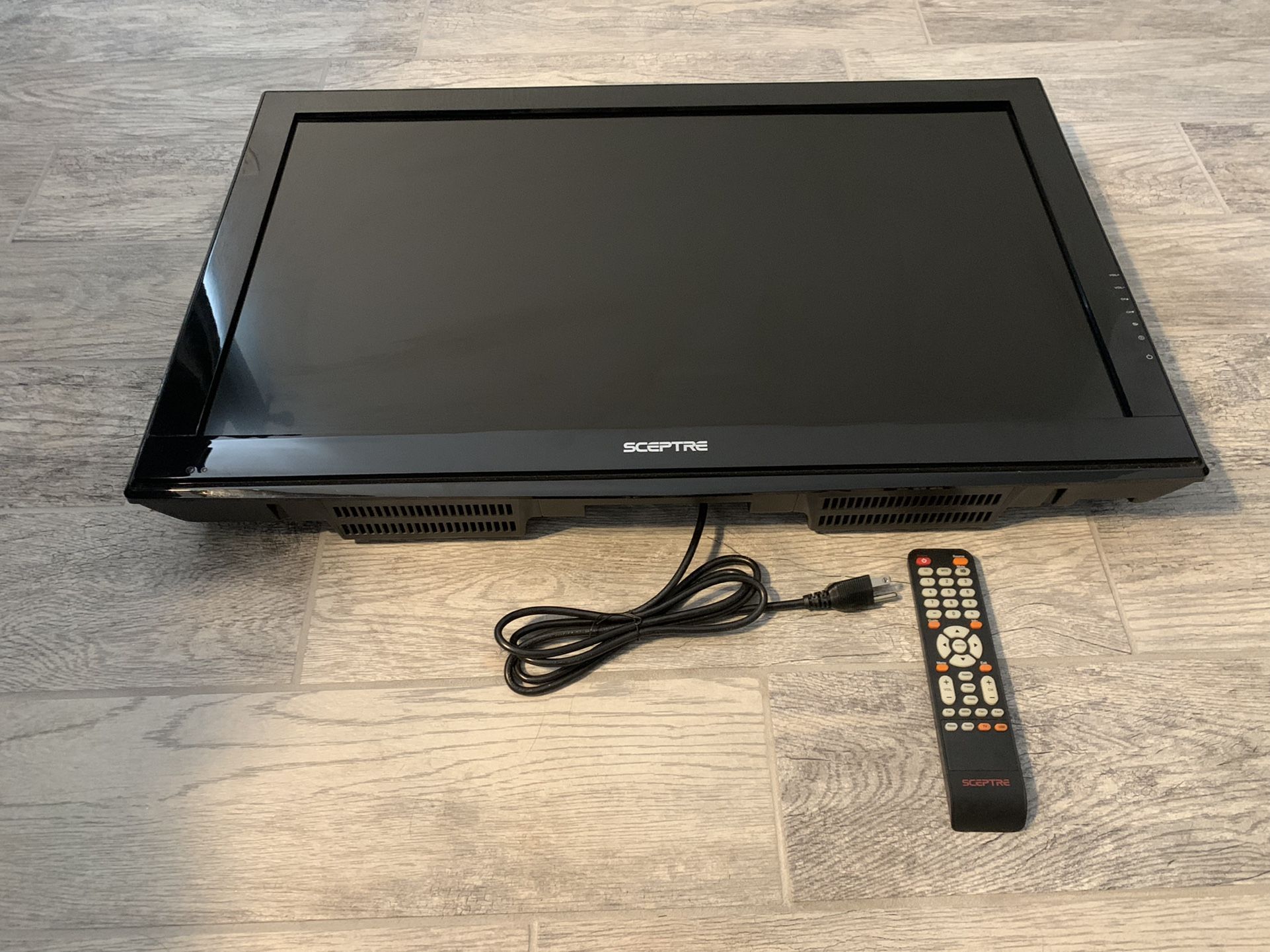 Sceptre 32” 32 Inch LCD Tv With Remote Working Great Television