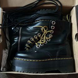 Doc Martens Jadon Max Size 7 
