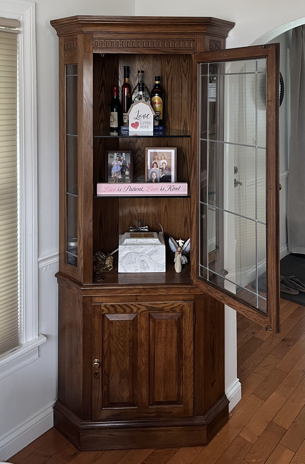 Decorative Corner Shelf Case