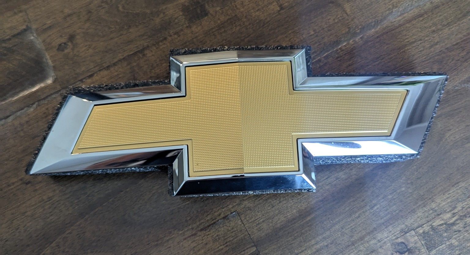 Chevrolet Front Grill Bowtie (See Fits In Description)