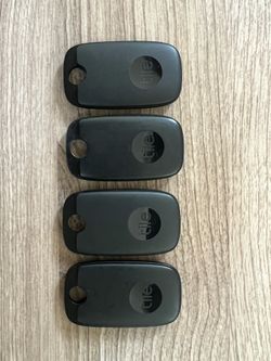 [4-PACK] TILE PRO (BLACK) 2022 BLUETOOTH TRACKER FINDER - [RE-43001] - [USED]