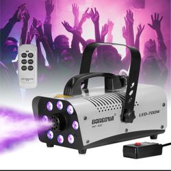 Brand New In The Box- Fog Machine 700W with 8 LED Par Lights, Wireless Remote, and Auto Mode - Ideal for Parties, Halloween, and Stage Effects