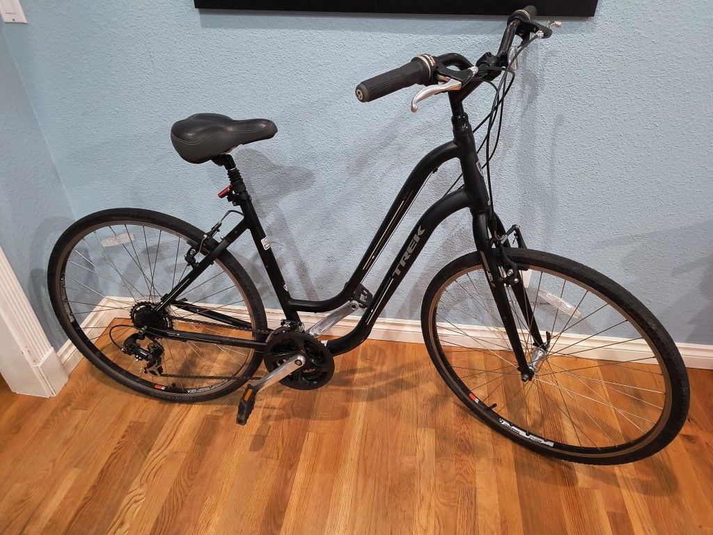Trek Verve 1 Step Thru 7 Speed Adult Medium 19" Hybrid Bike with Aluminum Frame and Shimano Parts