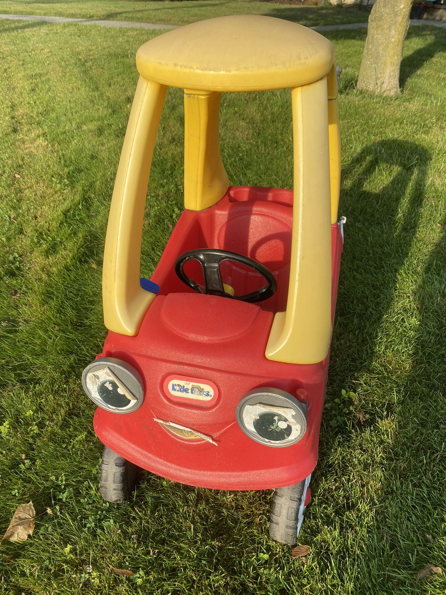 Little Tikes Cozy Coupe Ride On Push Car – no floorboard, used outside