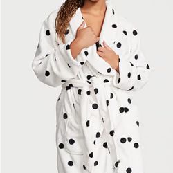 New Womens VS robe size M/L. White with black polka dots
