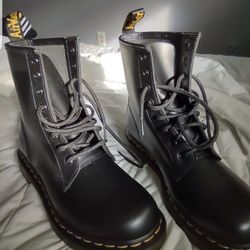 Doc Martens, US 8, EU 39, UK 61 Airwalk - $65