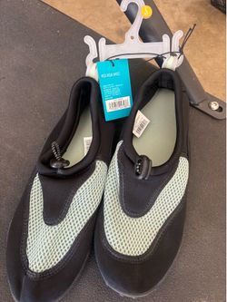 kids water shoes size 4/5