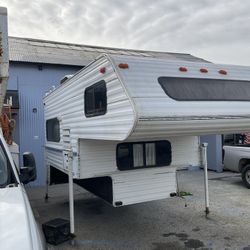 Lance Squire 4000 9’4’’ Overcab Camper