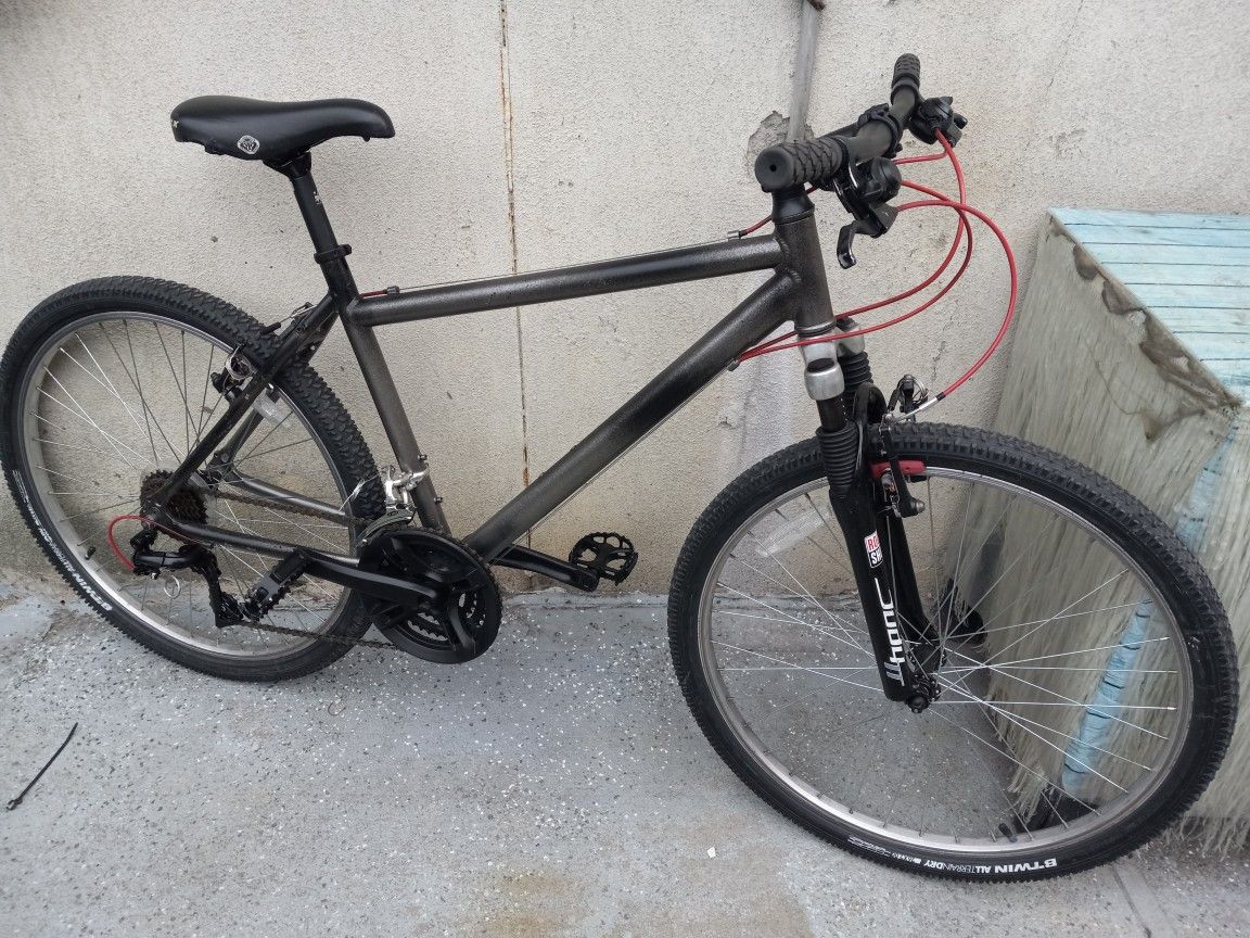 TREK MOUNTAIN BIKE FOR SALE - 24 SPEED
