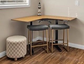 Corner desk adjustable