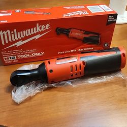 Milwaukee M12 3/8  Fuel Rachet 