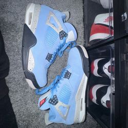 University blue Jordan 4 Size 9.5 Men