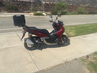 Honda adv160  84mpg  with tons of storage