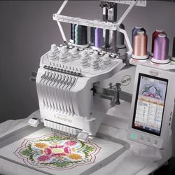 Máquina Para Bordar De 10 Hilos/10-thread embroidery machine